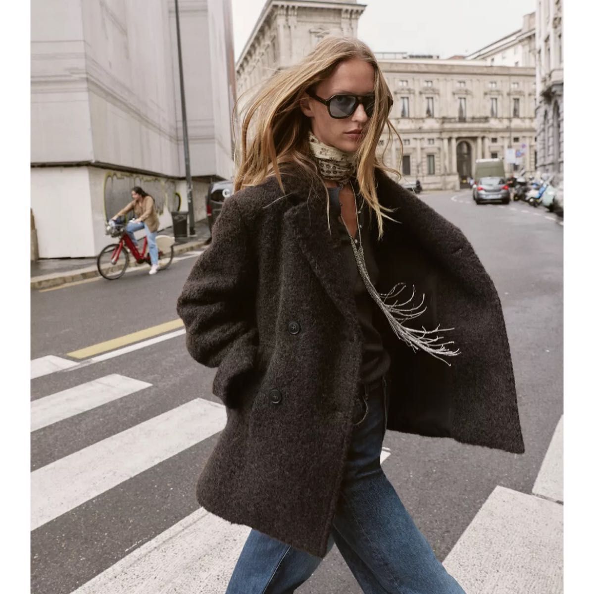 タグ付き新品 ZARAのブークレダブルブレストミディ丈コート Lサイズ