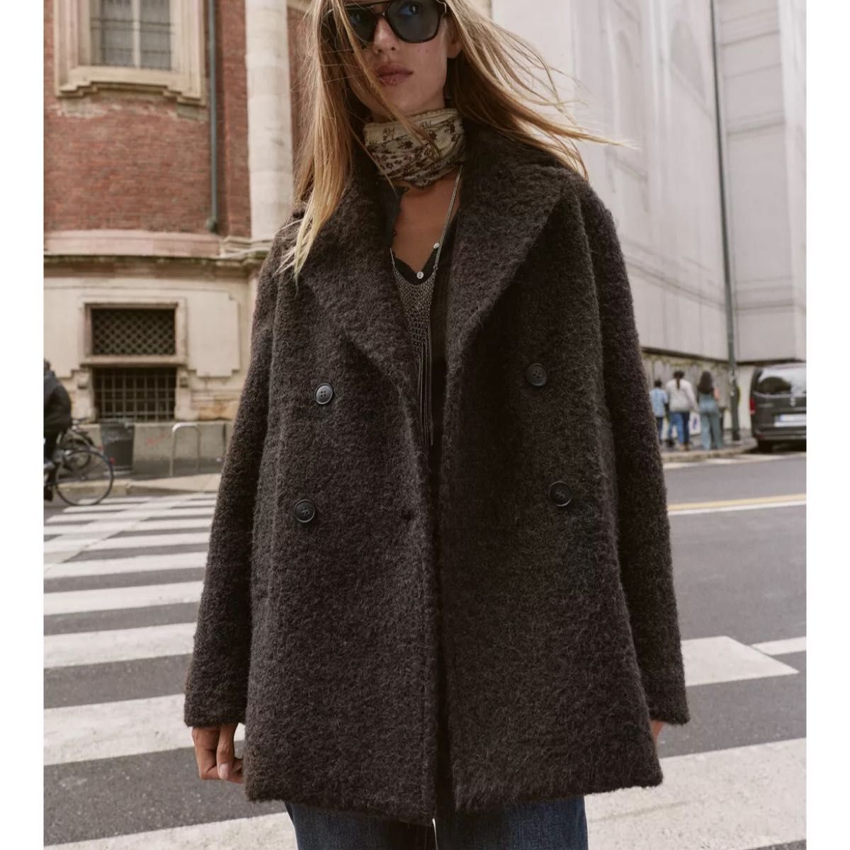 タグ付き新品 ZARAのブークレダブルブレストミディ丈コート Lサイズ