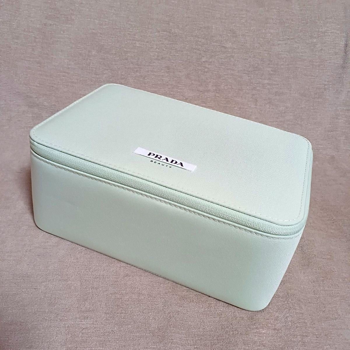 PRADA プラダビューティー ミントグリーン メイクボックス ノベルティ