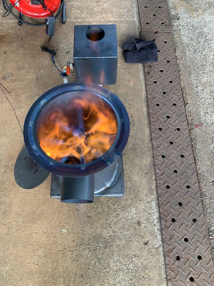 廃油ストーブ 煙突アダプタ付き80mm、100mm煙突使えます。 廃油