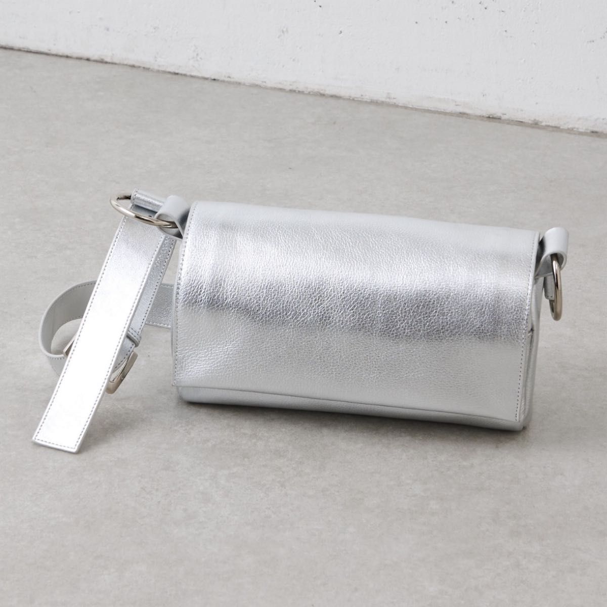 新品 BEARDSLEY ビアズリー ショルダーバッグ バッグ レザーボディ