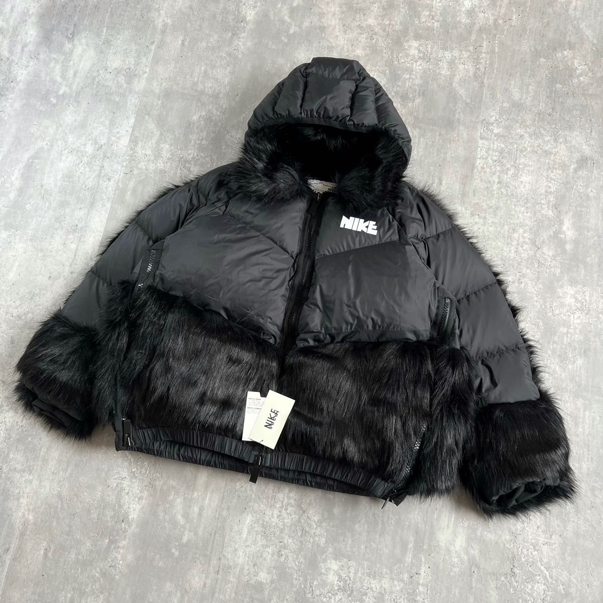 NIKE(ナイキ) × sacai(サカイ) フェイクファー コラボダウンジャケット