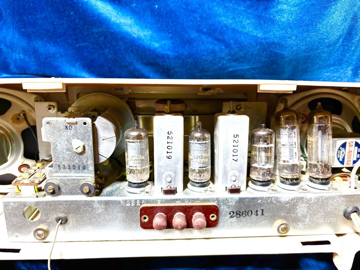 東芝（Toshiba）「かなりやRS」の真空管ラジオ「5ZL-507形」 昭和