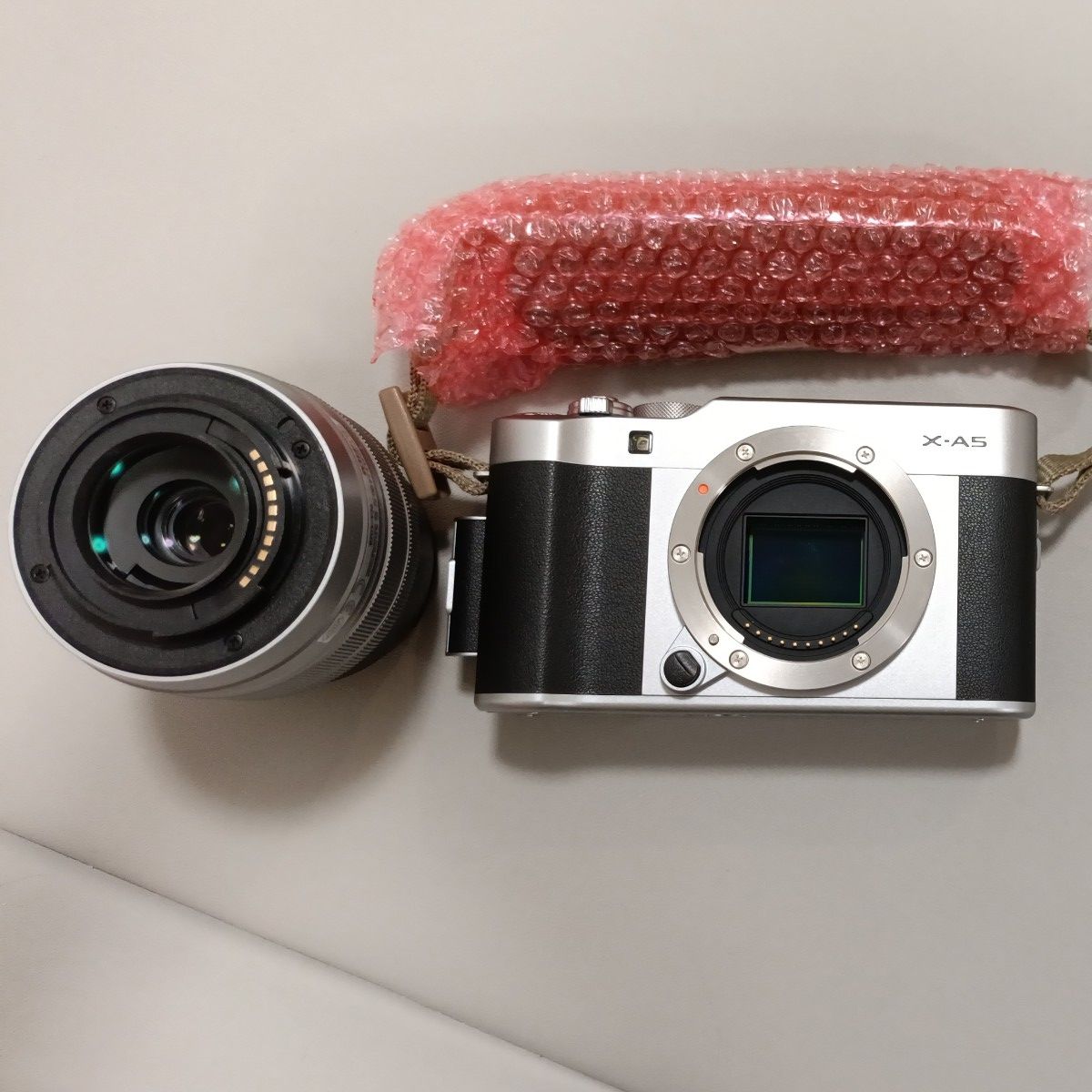 ジャンク品)FUJIFILM X-A5 ミラーレス一眼カメラ XC15-45mmF3 5-5 6