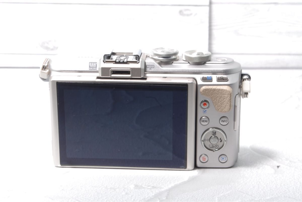 オリンパス E-PL8 望遠レンズキット Wi-Fiでスマホ転送できる 美品