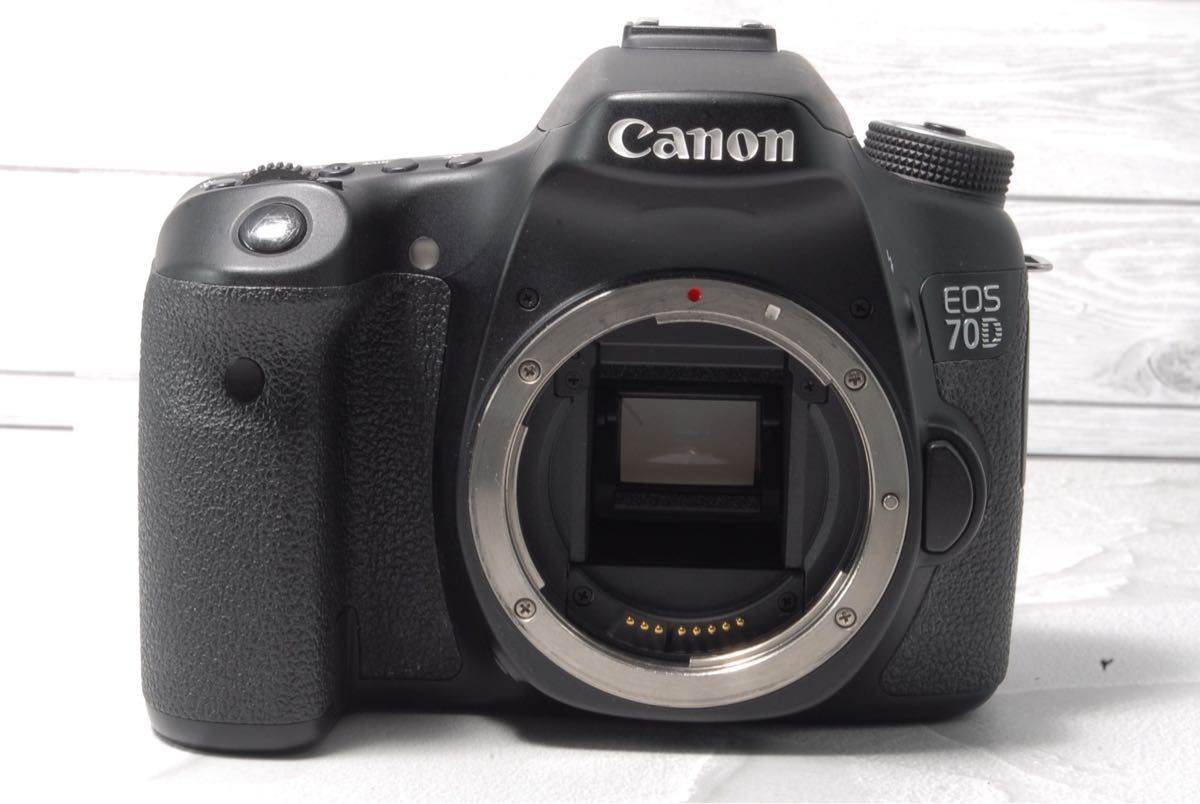 Canon EOS 70D ダブルレンズキット Wi-Fi搭載 スマホ転送OK キャノン