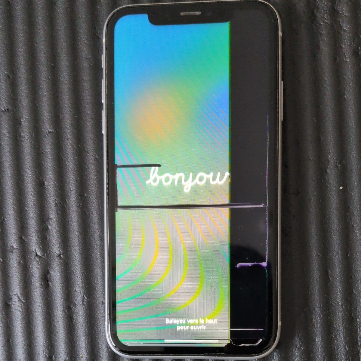 ジャンク品)iPhoneXRホワイト64GB 液晶画面不良SIM不明｜Yahoo!フリマ