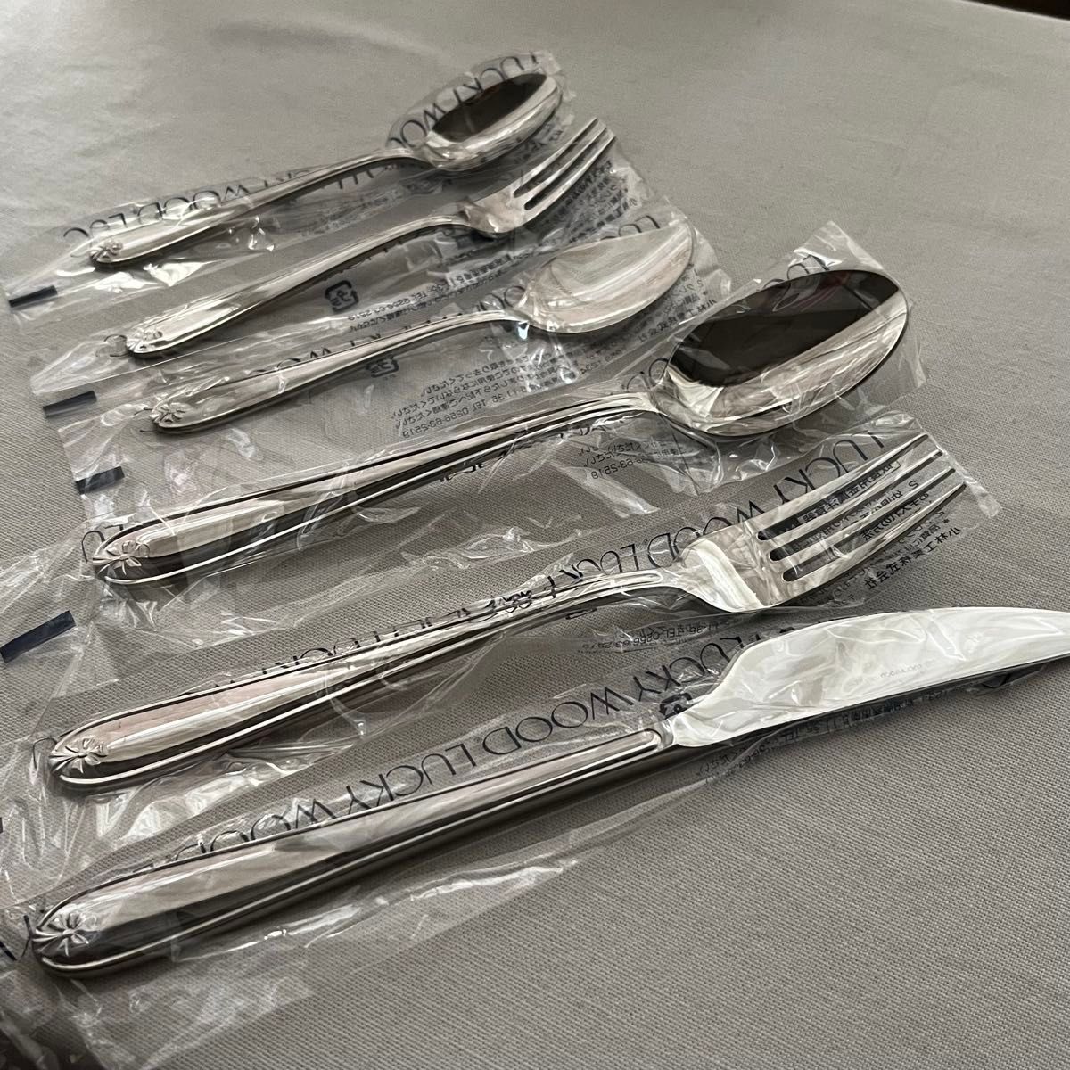 ラッキーウッド マリエッタ 18-10ステンレス リボン柄 31本 ナイフ