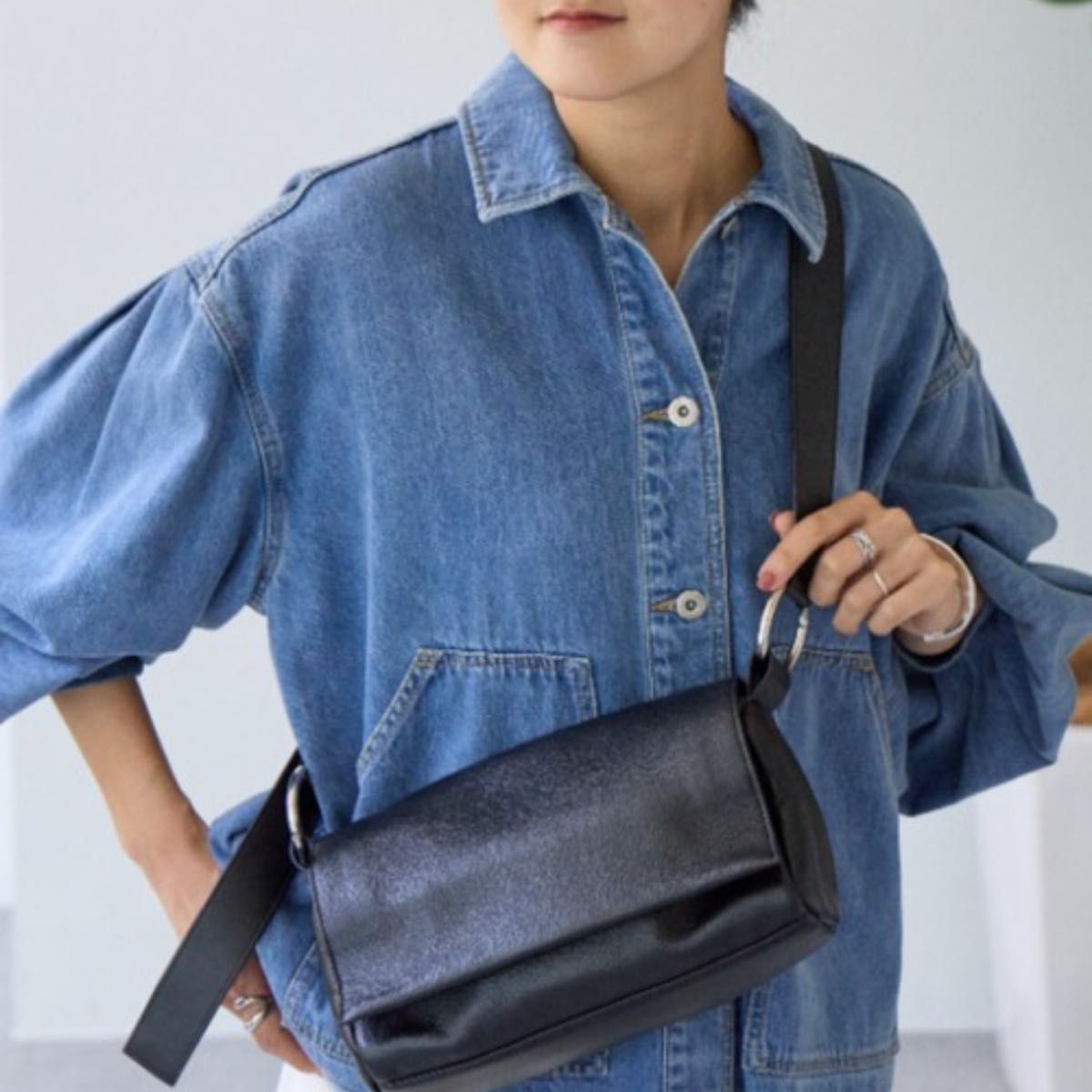 BEARDSLEY ビアズリー レザーリングボディバッグ ブラック｜Yahoo