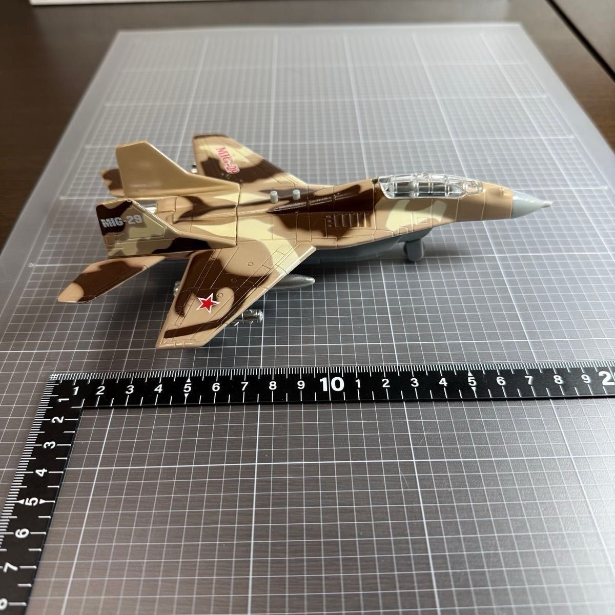ダイキャスト戦闘機 MiG-29 フルクラム 迷彩仕様 プルバック 音光