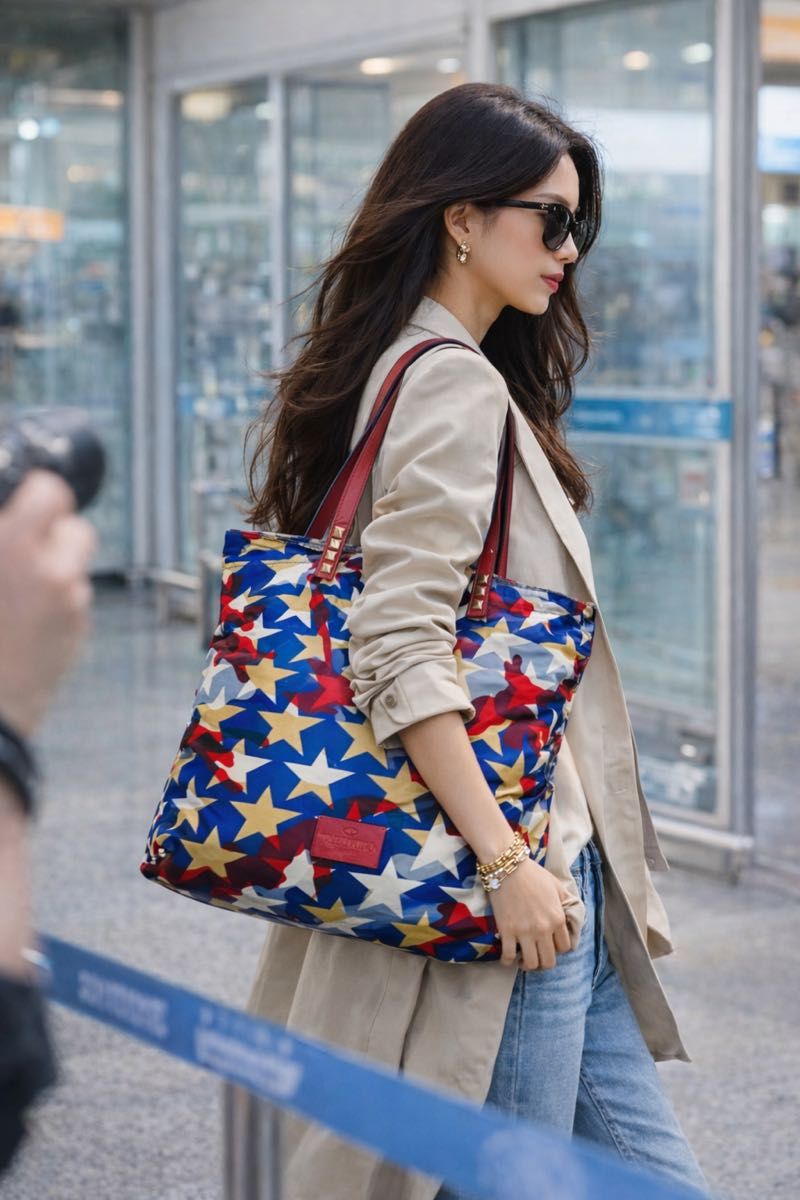 美品 スタッズ VALENTINO ヴァレンティノ トートバッグ 迷彩 星柄 総柄