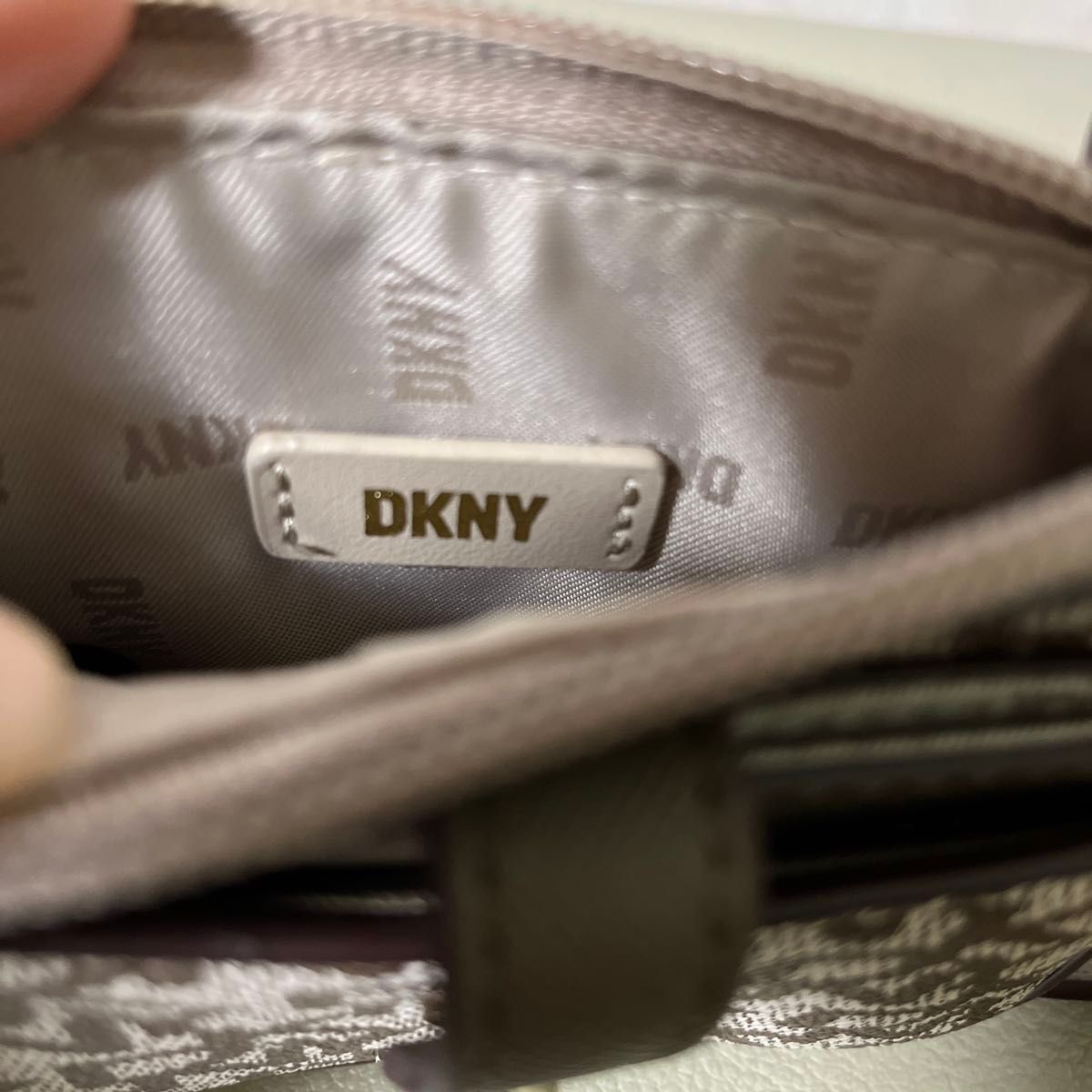 未使用 DKNY ダナキャラン ニューヨーク DKNY総柄 マイクロミニバッグ