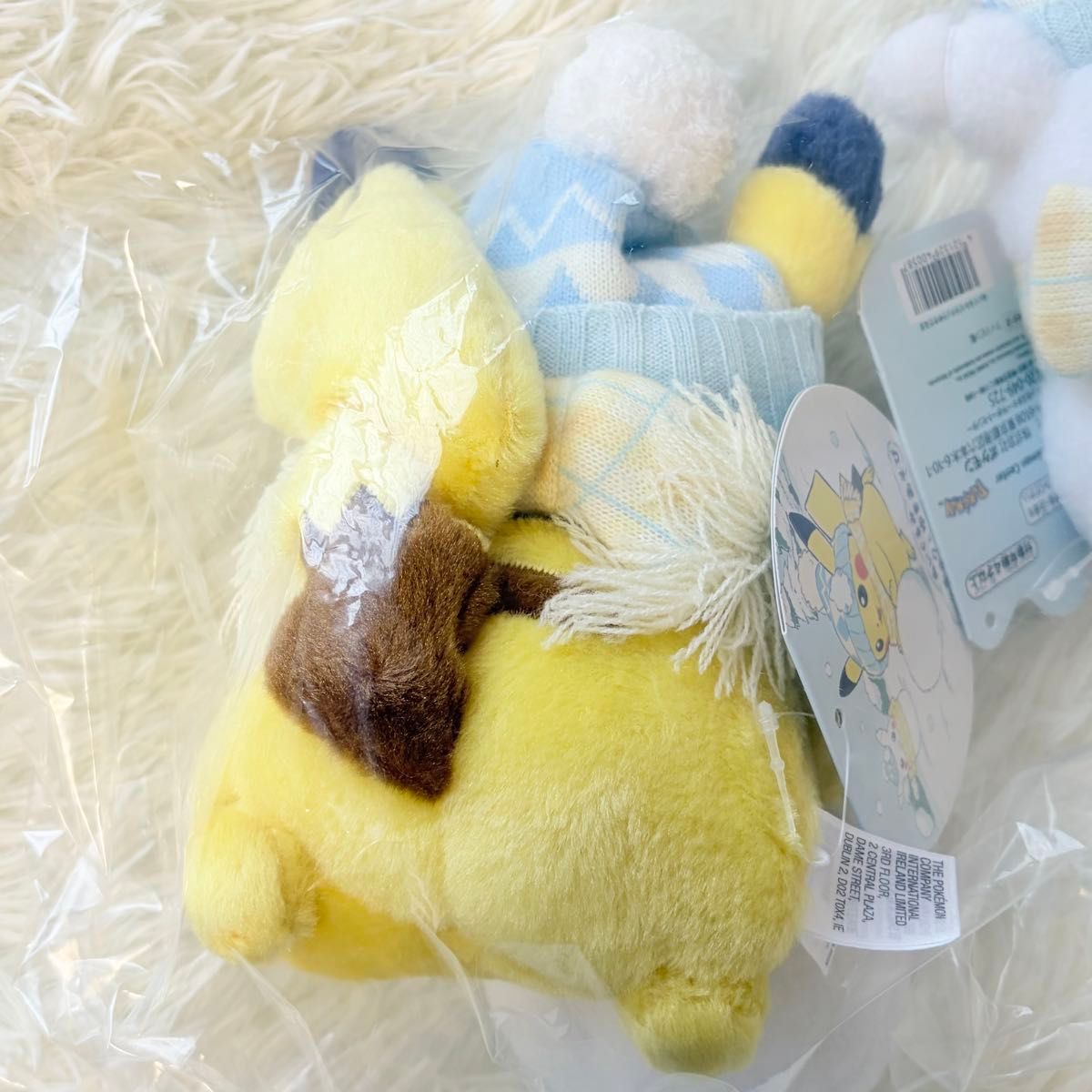 新品 ポケモンセンターオリジナル ぬいぐるみ ピカチュウとゆきあそび