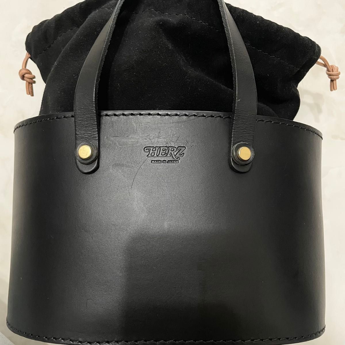 美品】Herz ヘルツ レザー バケツ 巾着 トートバッグ ハンドバッグ