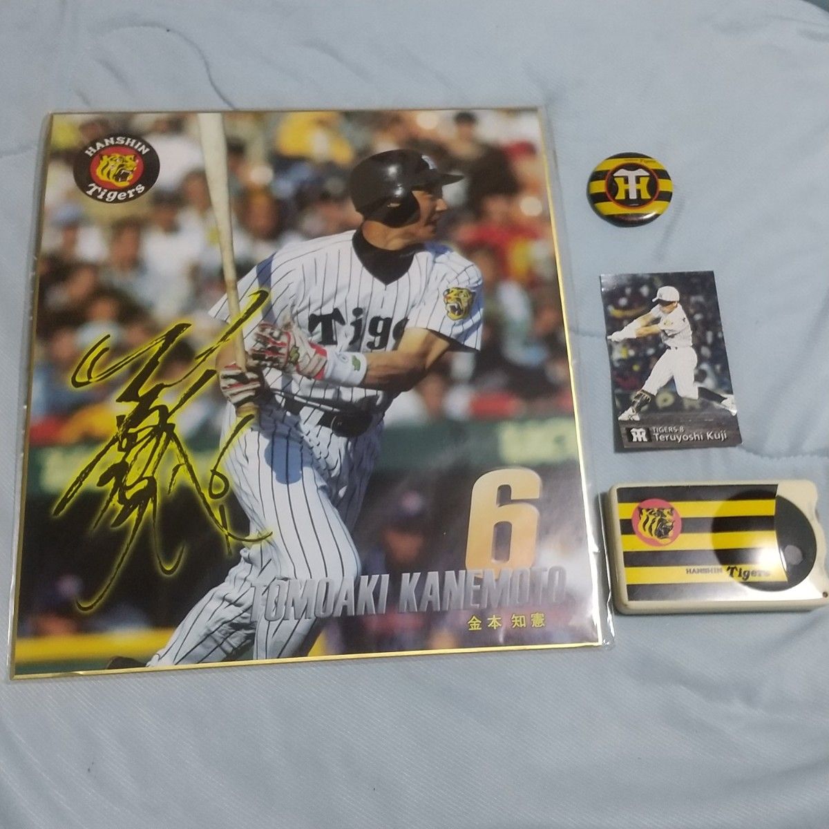 阪神タイガース 金本知憲選手 サイン色紙 缶バッジ プロ野球カード
