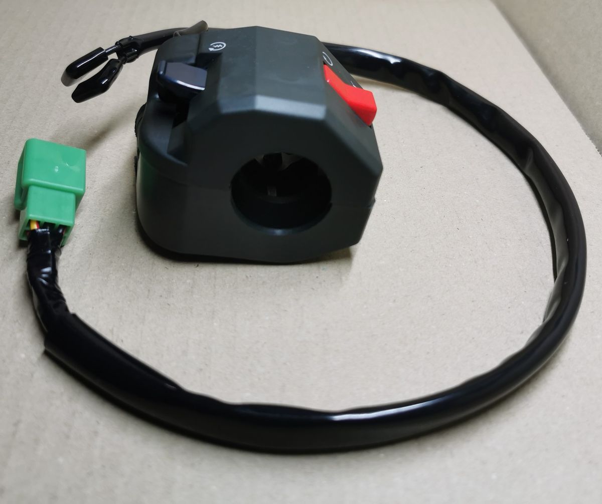 新品 ゼファー400(1991～1992年式)カワサキ純正・右スイッチボックス