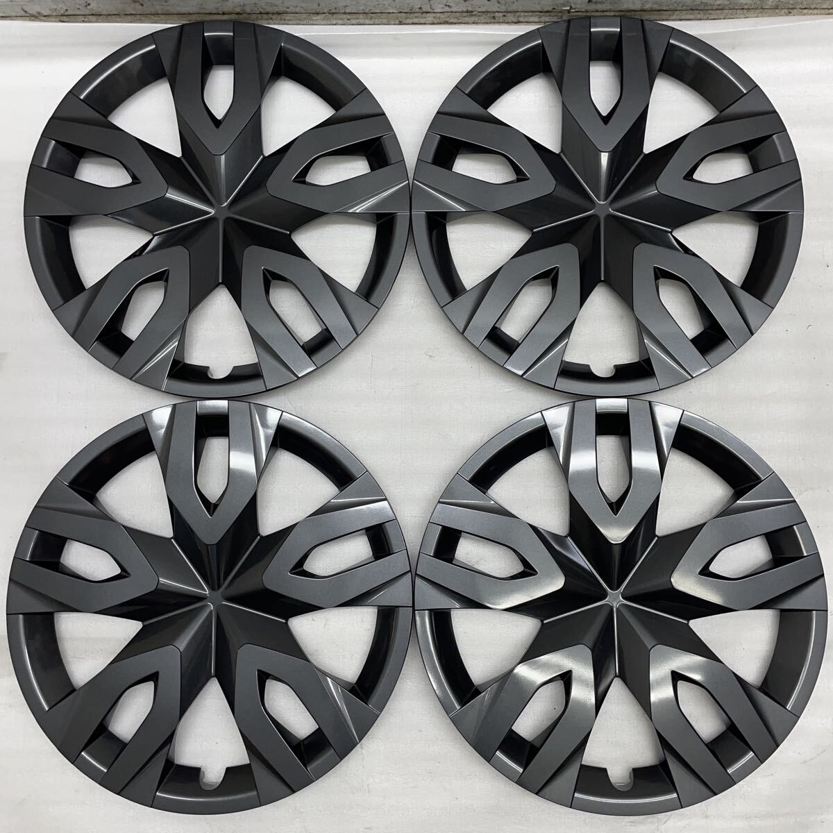 極上 新車外し トヨタ純正 ZVW60系 プリウス 純正17インチ ホイール