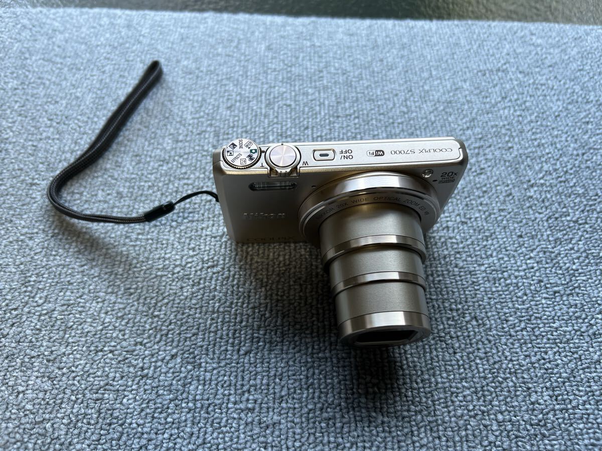 GUCCI Gロゴ アイスキューブ型 2色セット GUCCI Gロゴ アイスキューブ