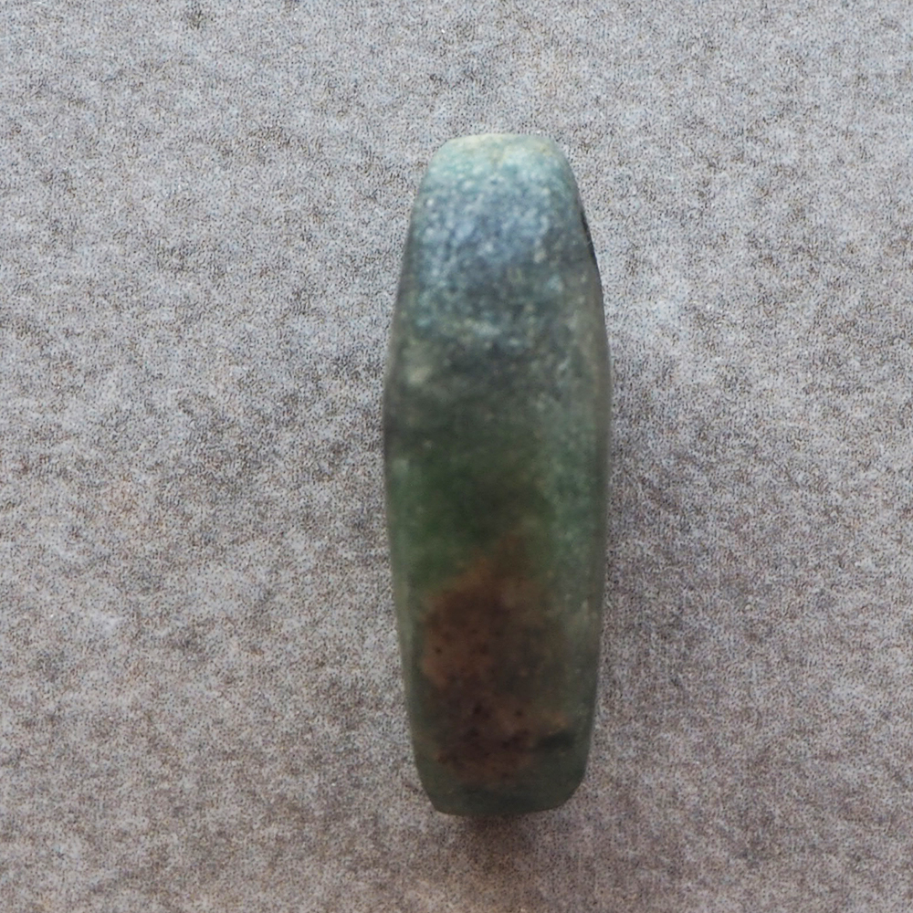 勾玉】伝 青森市高田朝日山 縄文時代晩期頃 古色やカセが見られる硬玉