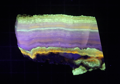 鉱物標本 蛋白石 蛍光オパール北海道産 25グラム（A24)｜Yahoo!フリマ