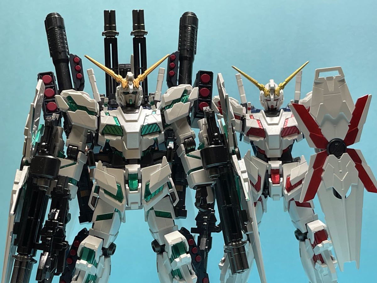 バンダイ 1／144 HGUC ユニコーンガンダム 塗装済み完成品 赤緑セット