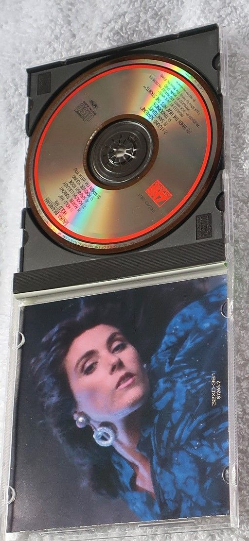 国内盤 Laura Branigan – Hold Me 32XD-361 国内盤 Laura Branigan