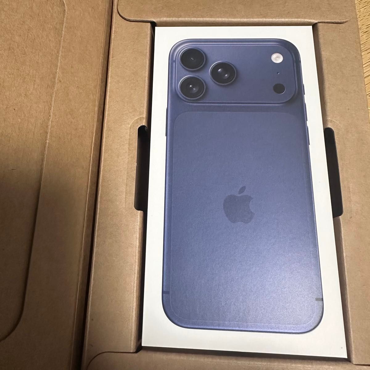 新品未開封】iPhone 17 Pro Max ディープブルー 段ボール未開封 iPhone