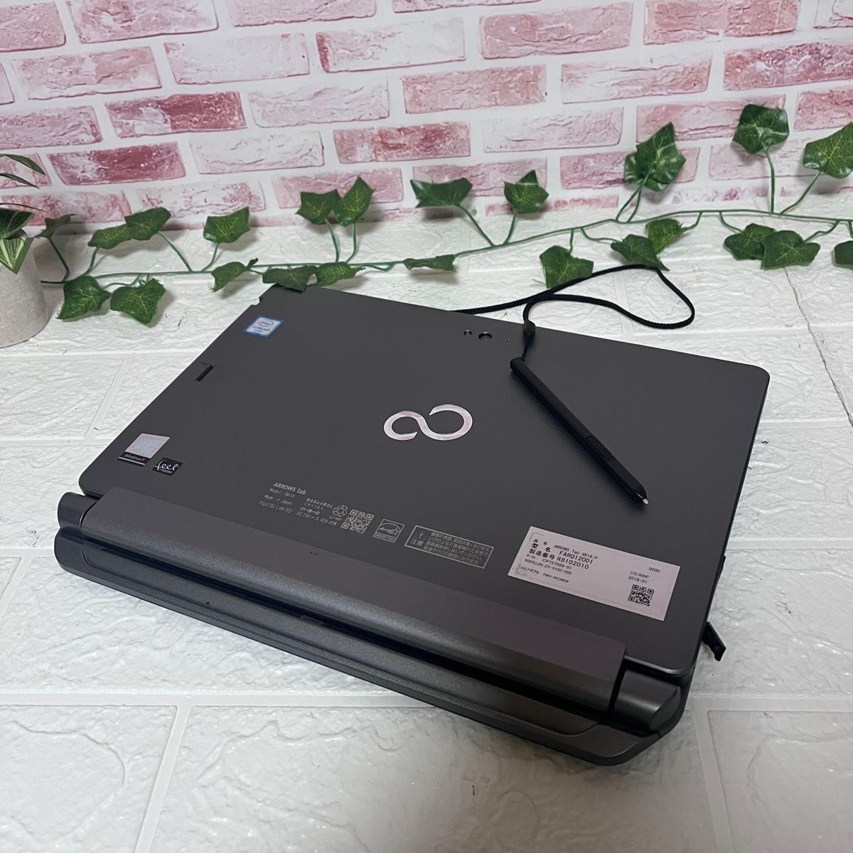 タッチパネル美品 SSD128GB Q616/P カメラ 高解像度 Core m3 6Y30