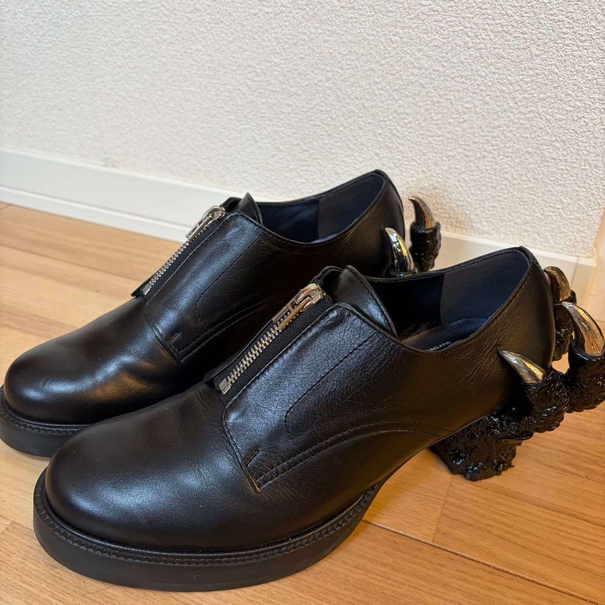 hazama 惹きずり込まれる運命のドレスシューズ ゴジラ シルバー25cm