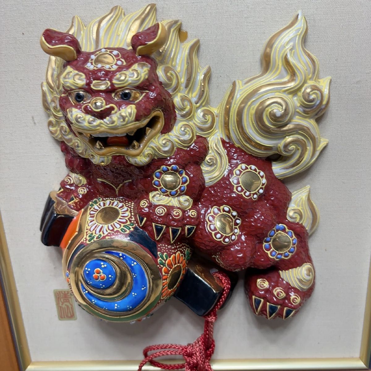 陶器製 赤い獅子の置物 九谷焼 色絵盛獅子 高級 陶磁器 壁掛け A375