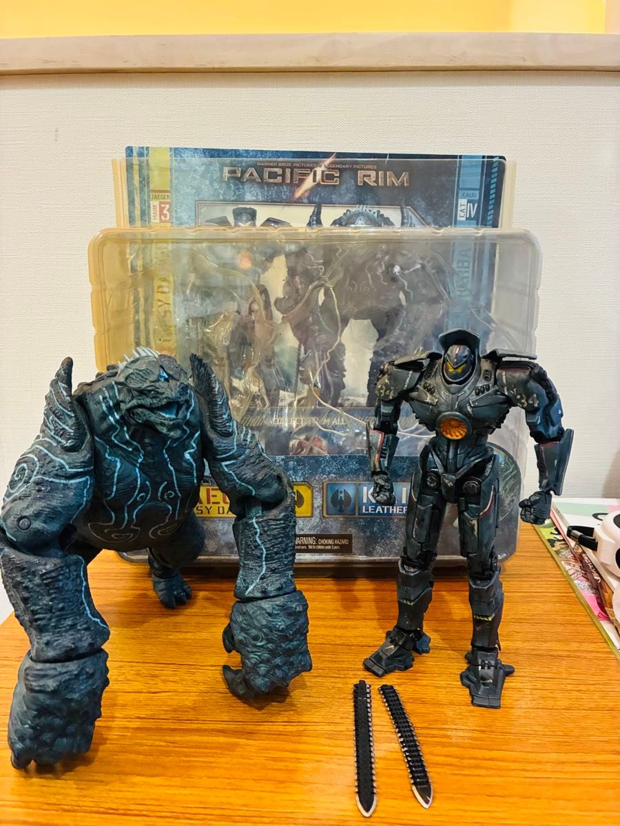 NECA パシフィックリム レザーバック ジプシーデンジャー フィギュア