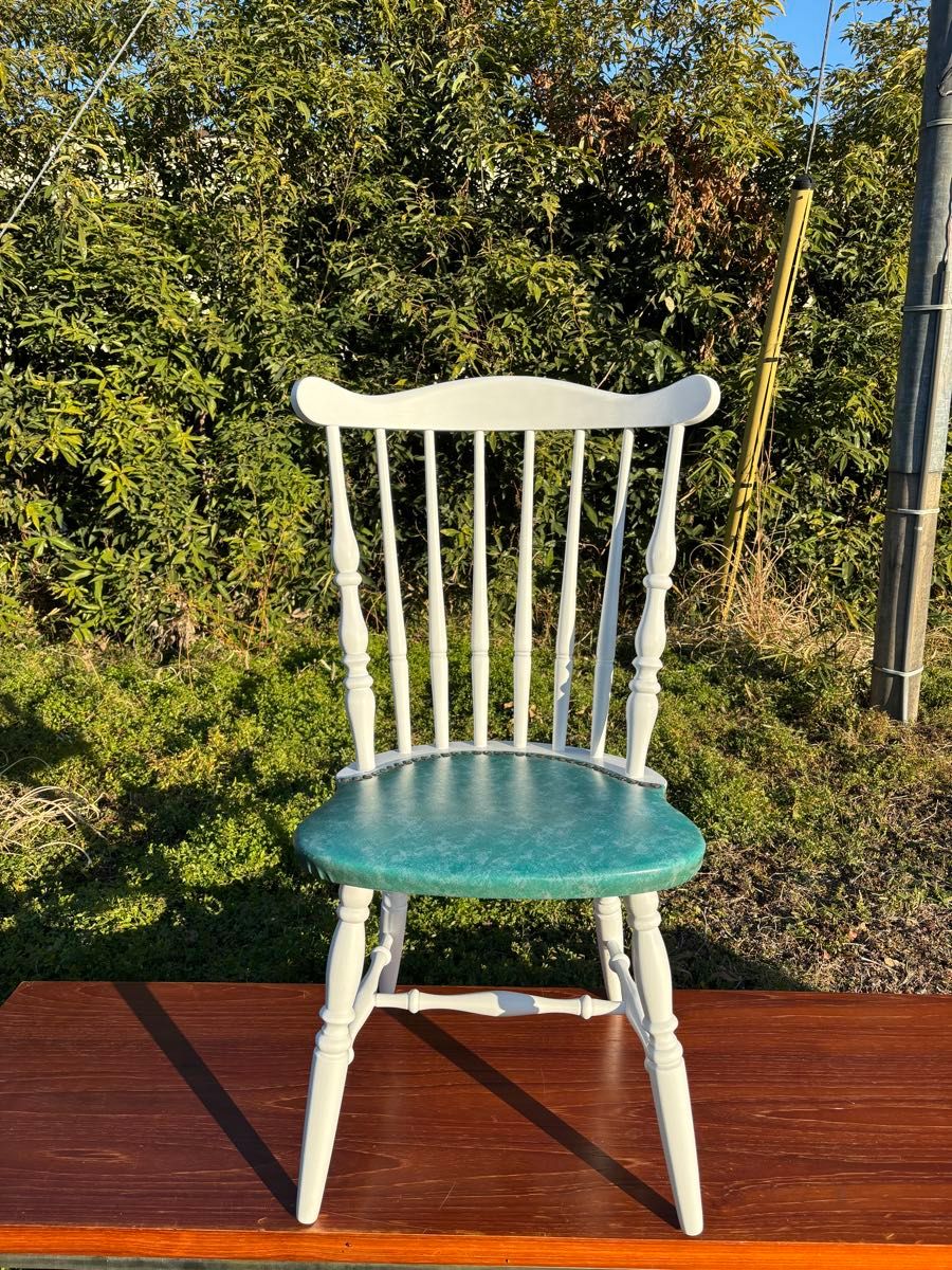 飛騨家具 WINDS太平 白いダイニングチェア① ウィンザーチェア 鋲打ち