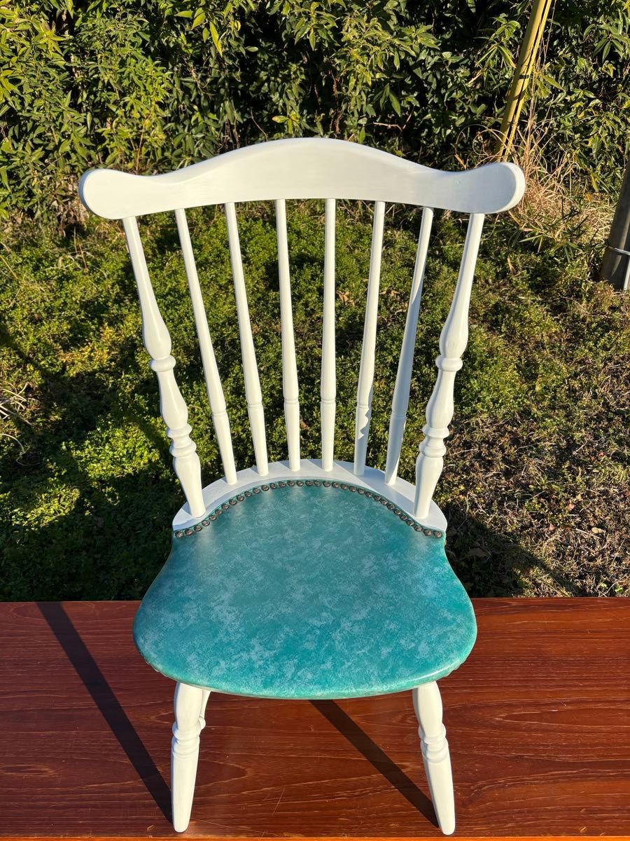飛騨家具 WINDS太平 白いダイニングチェア① ウィンザーチェア 鋲打ち