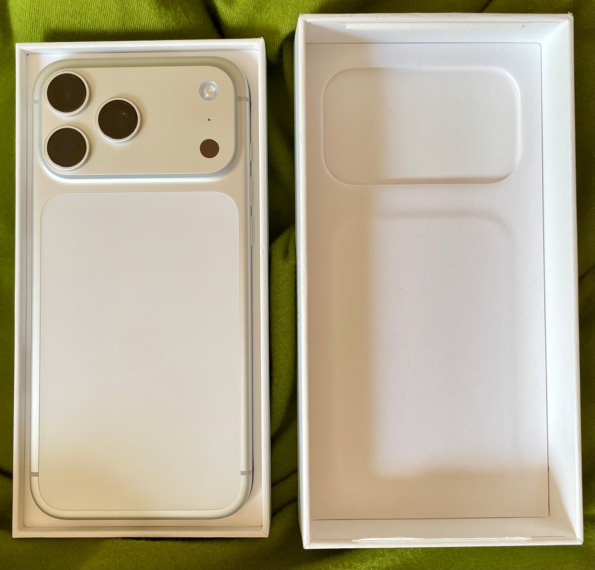 2025/9 iPhone 17 Pro Max 256GB シルバー(Silver) バッテリー 100