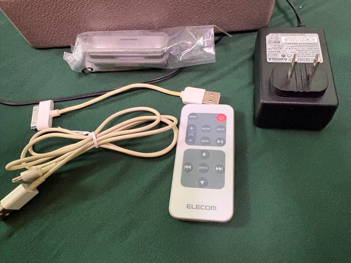 iPod classic 120GB クリアケース ELECOMスピーカーシステム 30ピン