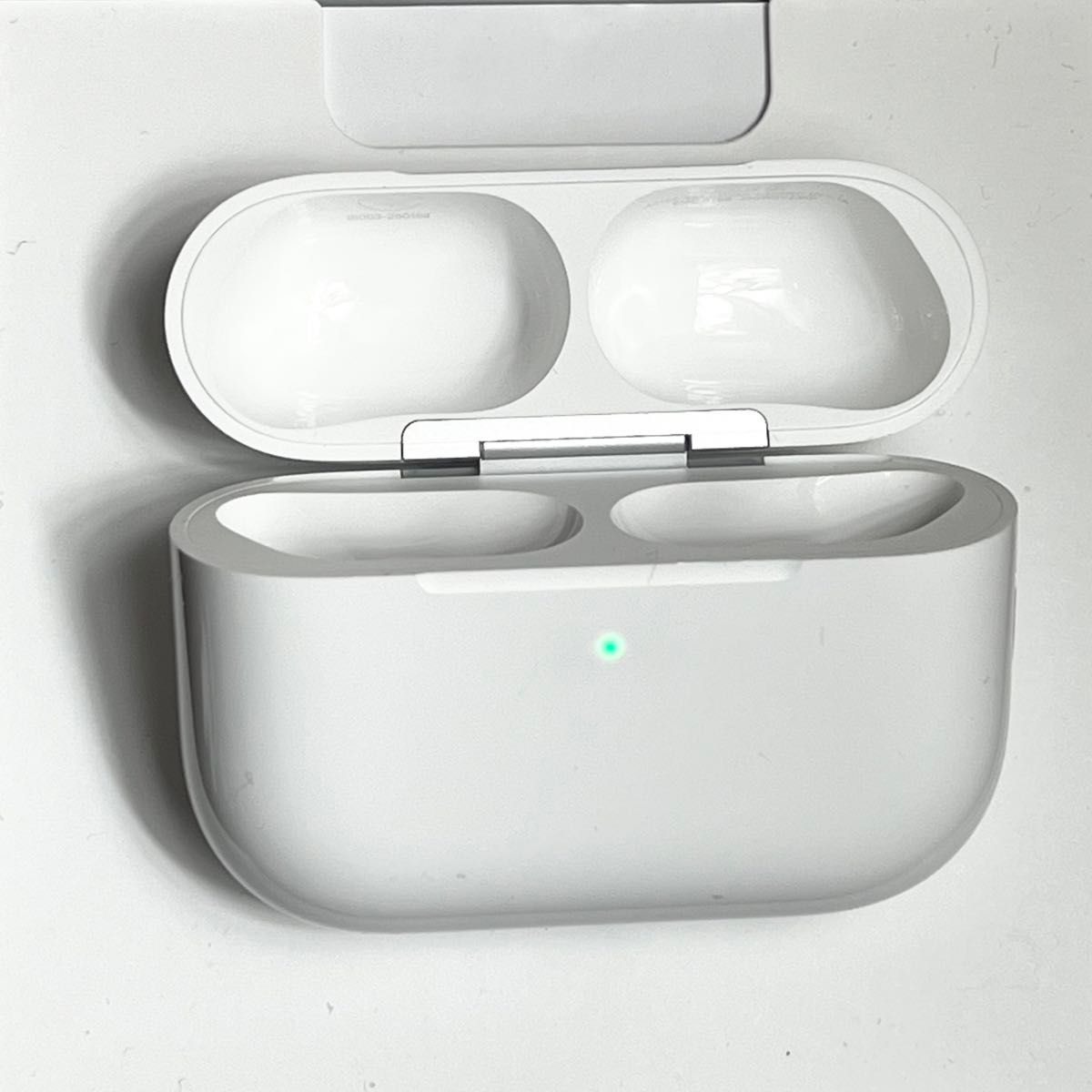 美品 AirPods Pro 第3世代 A3122 エアーポッズ プロ ケース 美品