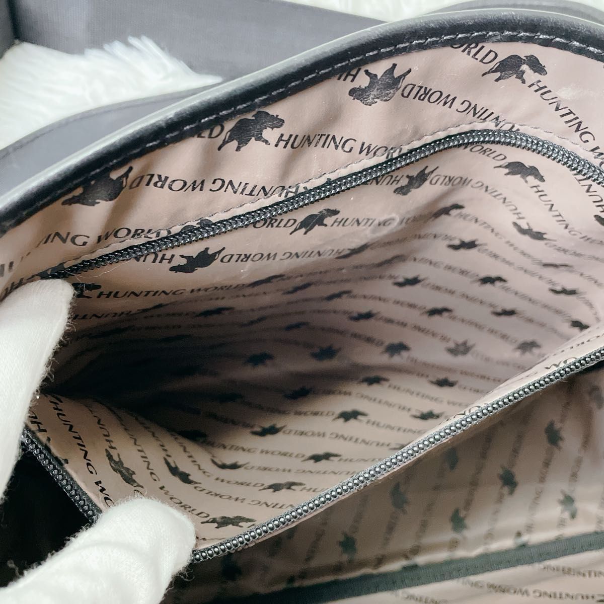 美品】ハンティングワールド サファリトゥデイ メッセンジャーバッグ