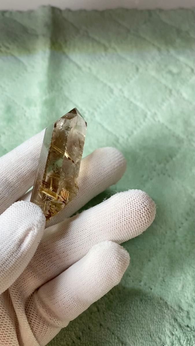 超大玉 62mm 虹入りゴールドルチルクォーツ 丸玉 スフィア 金針水晶