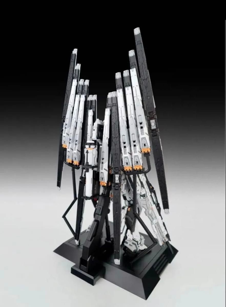 1/100 CMM-V νガンダム ダブルファンネル付き プラモデル 未組立