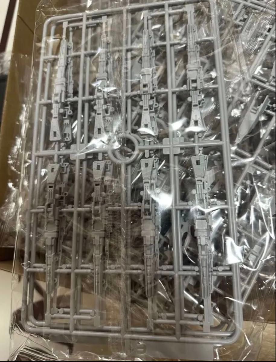 1/100 CMM-V νガンダム ダブルファンネル付き プラモデル 未組立