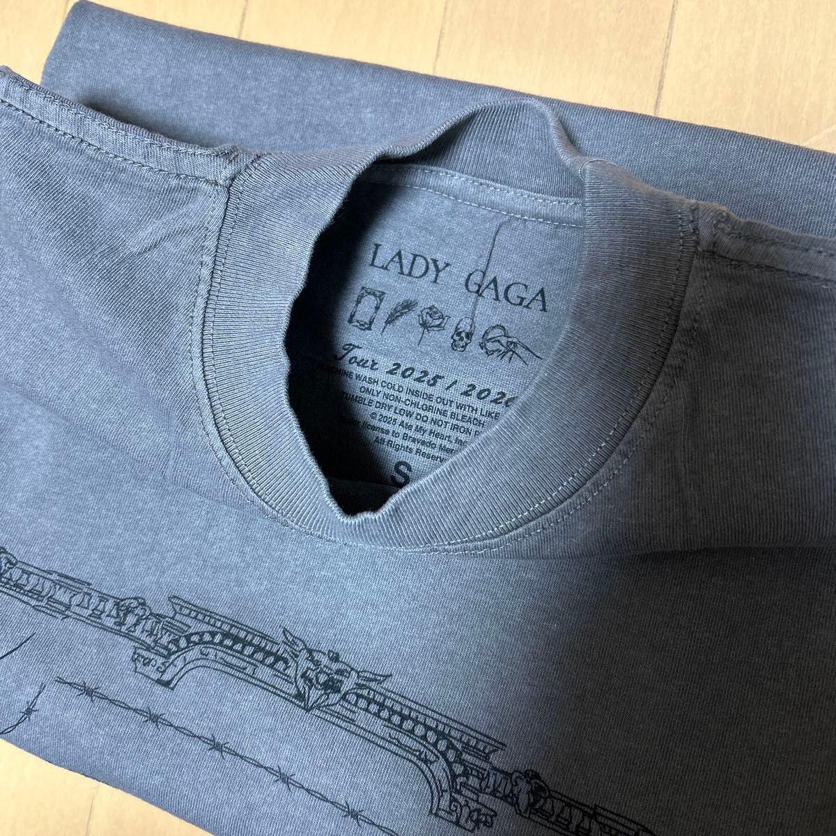 即日発送】レディーガガ Tシャツ MAYHEM Ball CAMEO SS TEE Sサイズ