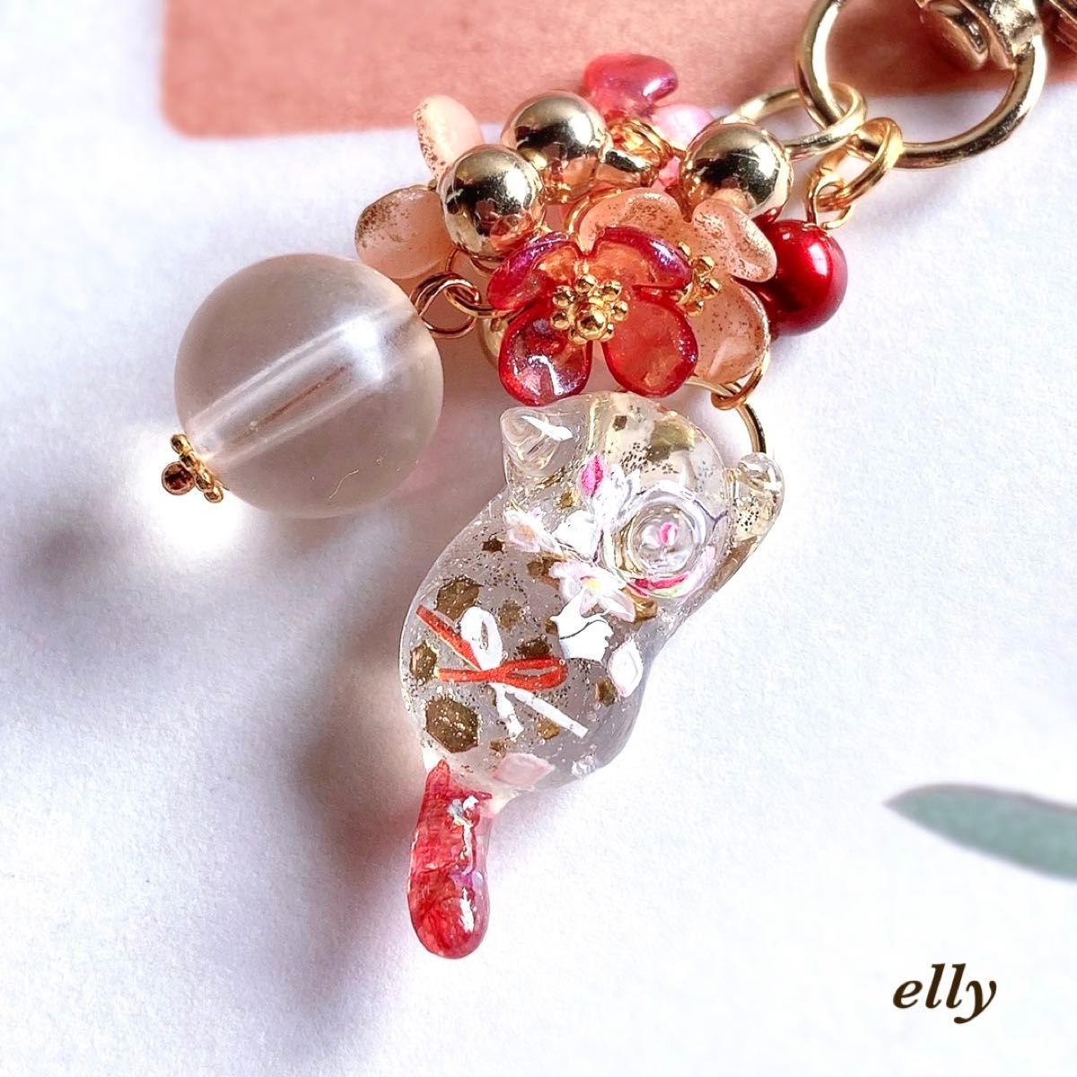 みゆママ様】1213.天然石 琉球ガラス 桜 じゃれ猫 レジン キーホルダー