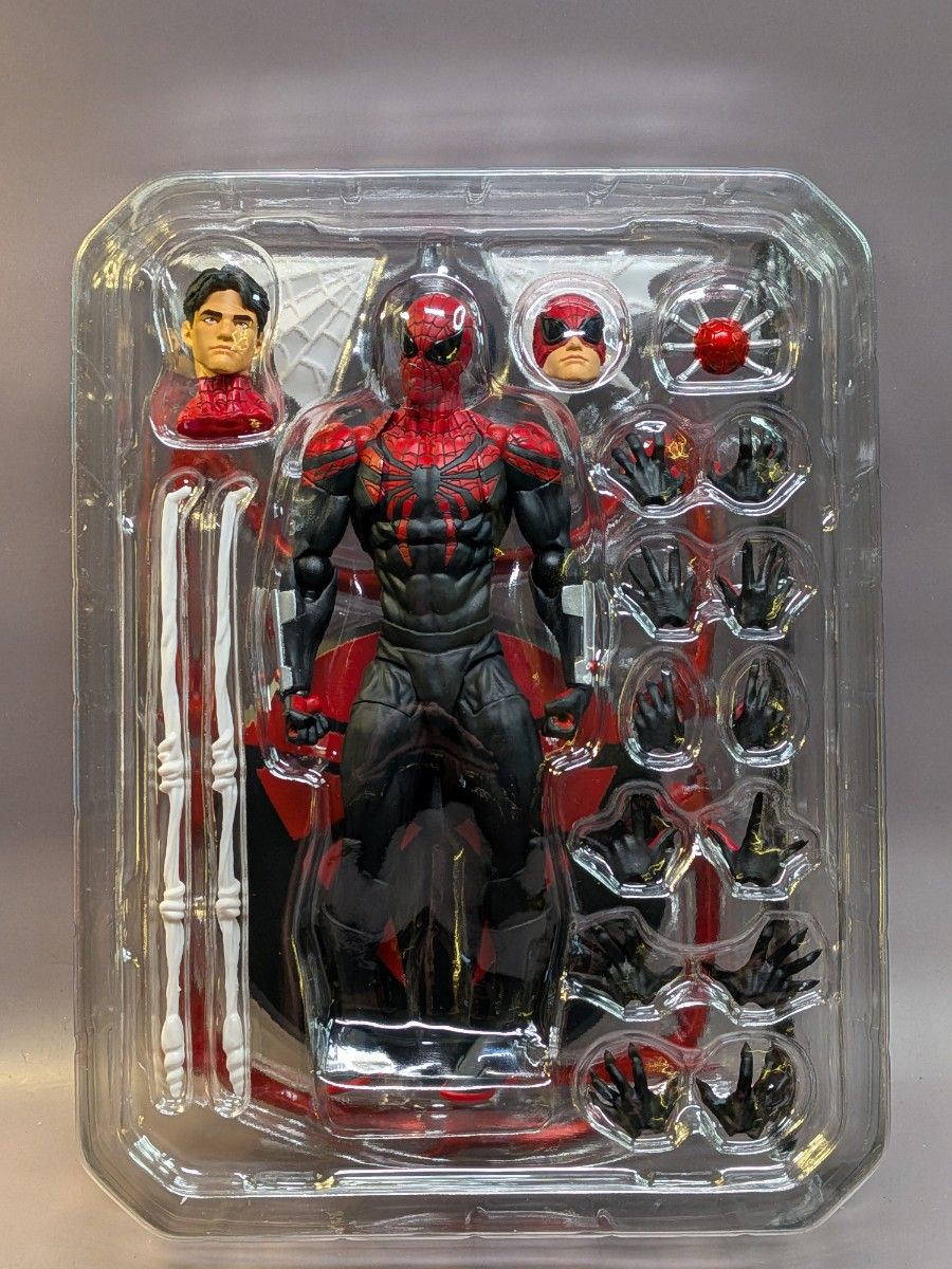 MESS TOYS製のスーペリア・スパイダーマン1/12スケール新しい未開封