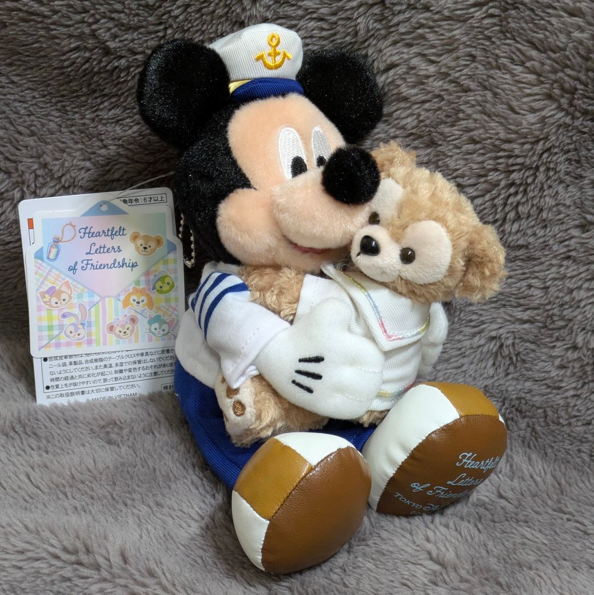 新品 タグ付き ダッフィー ミッキー ぬいぐるみバッジ ハートフェルト