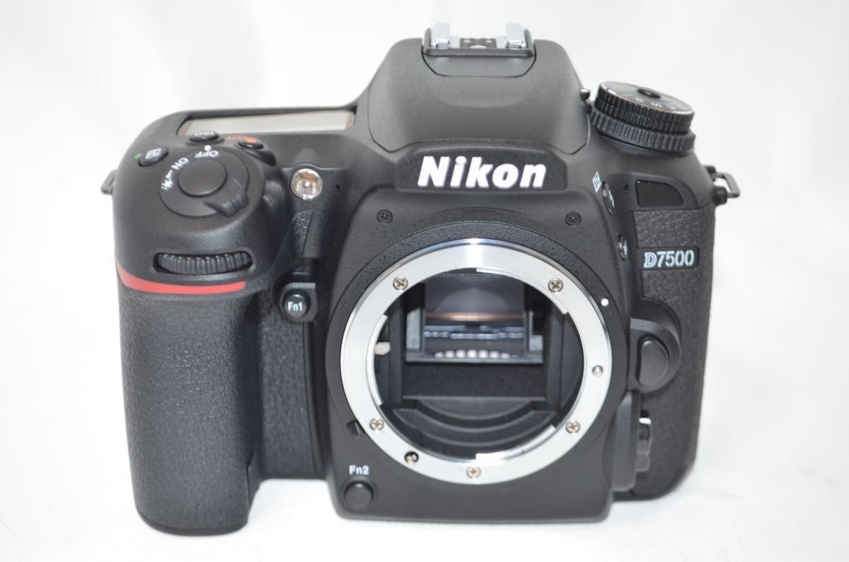 滅多にないシャッター数888回以下 Nikon D7500☆Wi-Fi搭載 新品級の