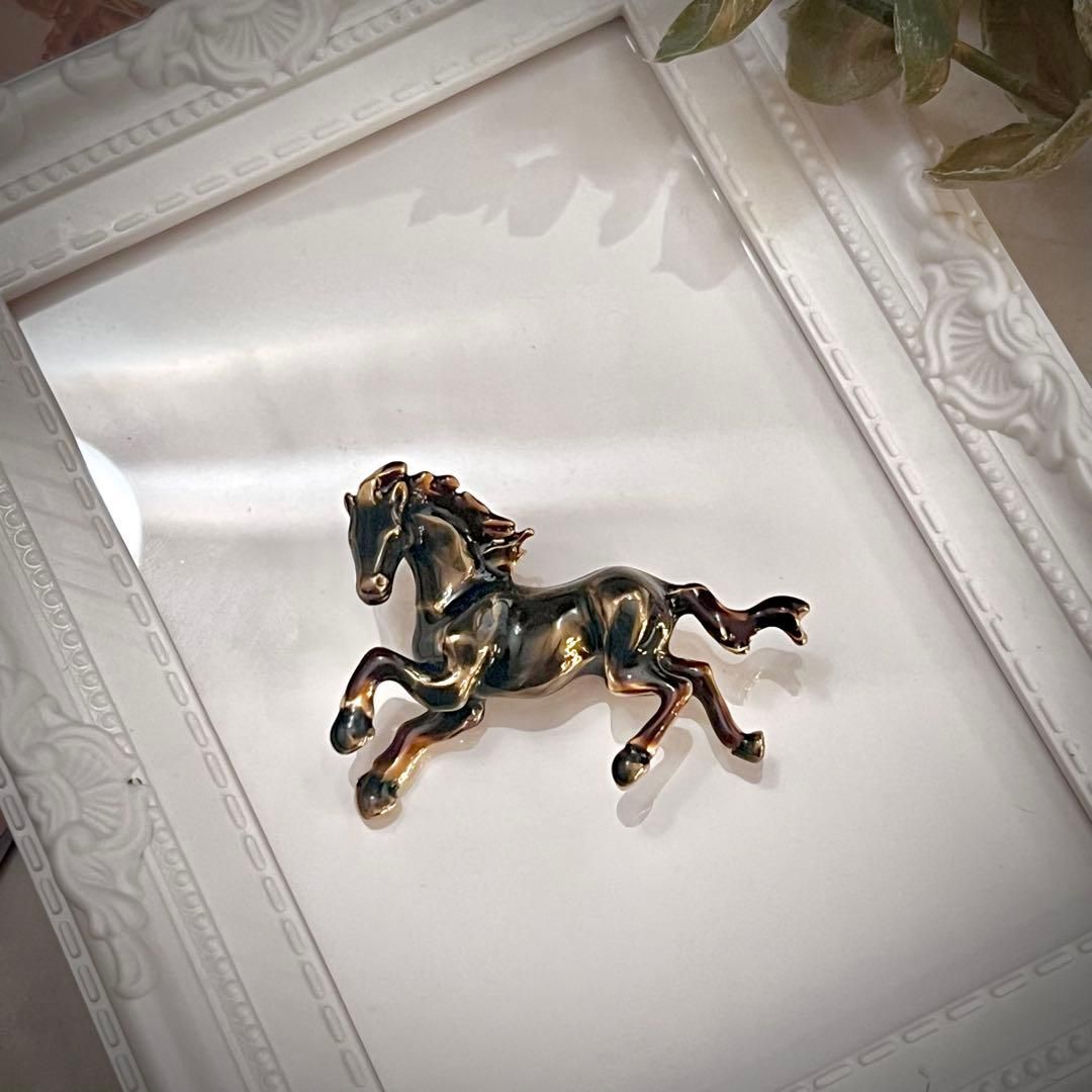 ホースブローチ 馬 立体 高見え 男女兼用 ランニングホース 干支 馬
