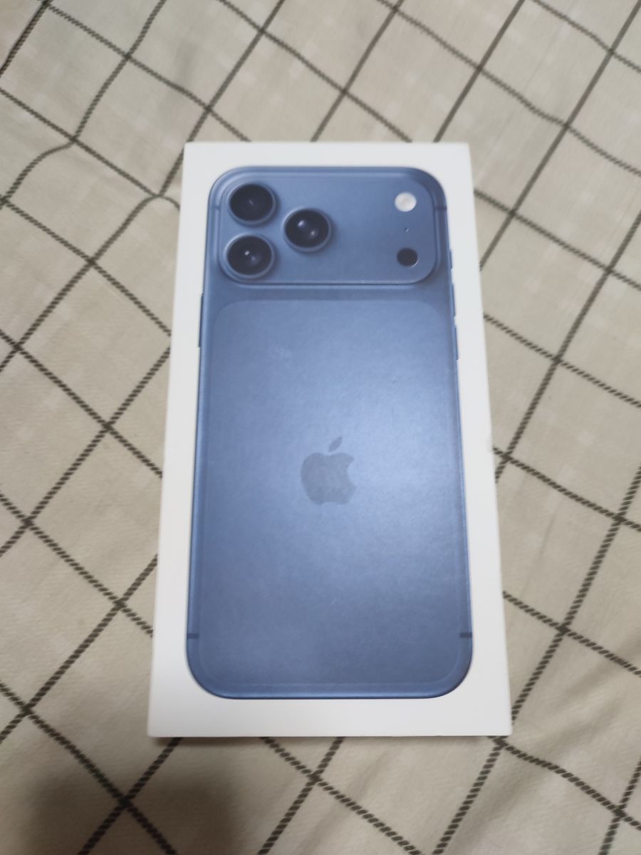 iPhone 17 Pro Max 256GB SIMフリー ディープブルー 充電回数0回 ほぼ