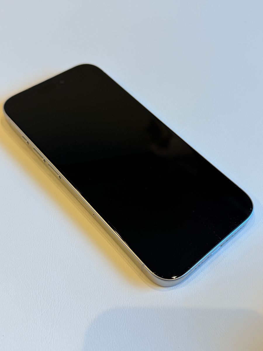 iPhone 15 pro 香港版 256GBデュアルsim ホワイトチタニウム｜Yahoo