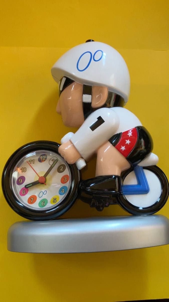 自転車に乗ったサイクリストの置時計 レトロポップ ケイリンマン