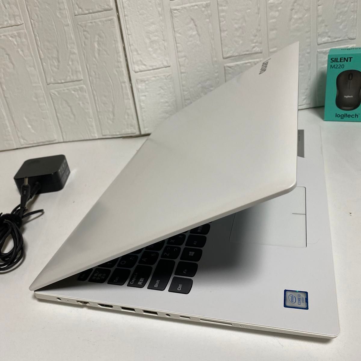 Windows11 オフィス付きSSDサクサク起動 美品 LENOVOノートPC